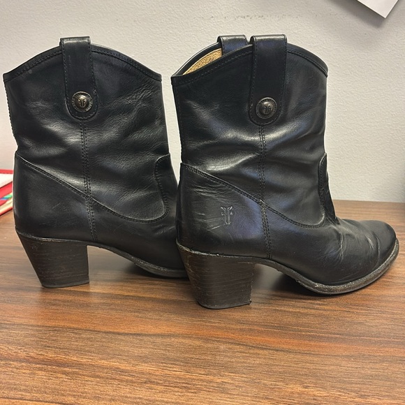 Frye Women's Jackie Button Short Boot. Used condition. Size 7. - Picture 9 of 16